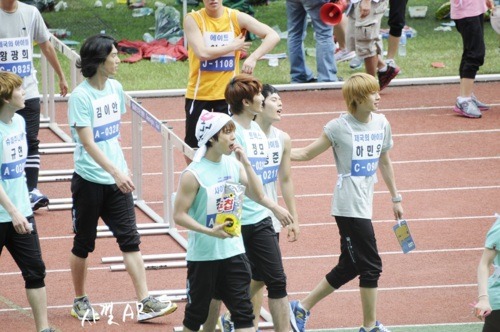 110827 Jonghyun @ MBC 3rd Idol Star Athletics Championships Tumblr_lql5xaqKzL1qcl8qx