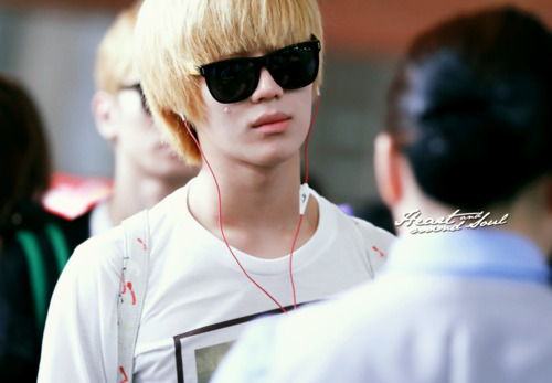 110828 Taemin arrived at Japan airport  Tumblr_lqmynsRHvF1qcl8qx