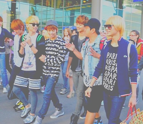 060911 SHINee @ Rusia Tumblr_lr30vjRjWb1qcl8qx