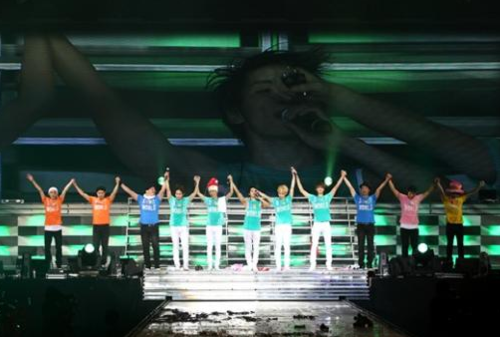 110911 | Les SHINee ont terminé leur concert à Singapour avec succès Tumblr_lrcdea7jZe1qcl8qx