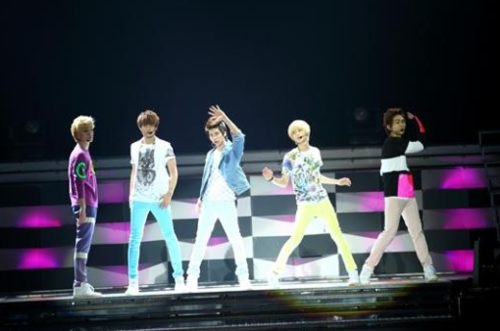 110911 | Les SHINee ont terminé leur concert à Singapour avec succès Tumblr_lrcdeox4Uh1qcl8qx