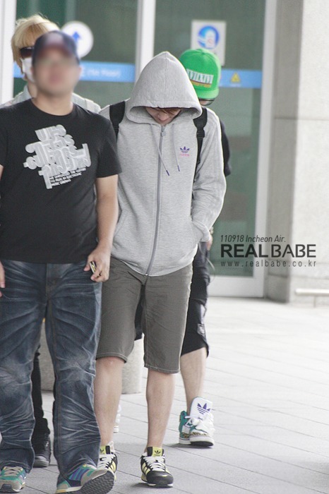 110918 SHINee @ aeropuerto en Corea Tumblr_lrrr57JCfN1qcl8qx