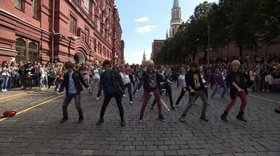 110921 | Les SHINee ont pleuré à Moscou au du Red Square. Tumblr_lrtjw3zf9I1qd0fz8