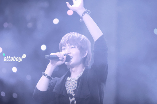 [IMG/290911]Onew @ Field of Dreams Fundraiser Concert  Tumblr_lsaau1slVv1qcl8qx