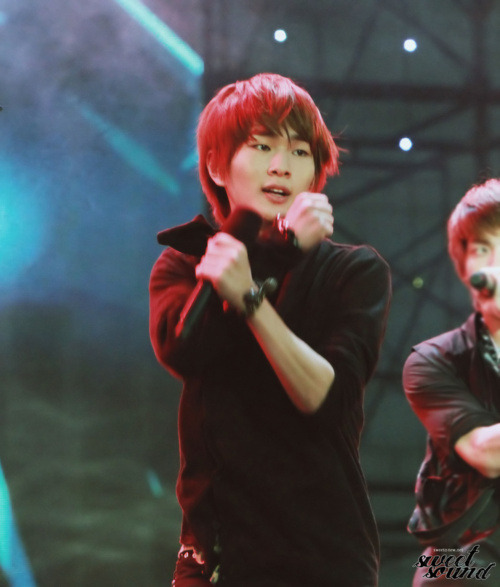 [IMG/290911]Onew @ Field of Dreams Fundraiser Concert  Tumblr_lsab4rEoIR1qcl8qx