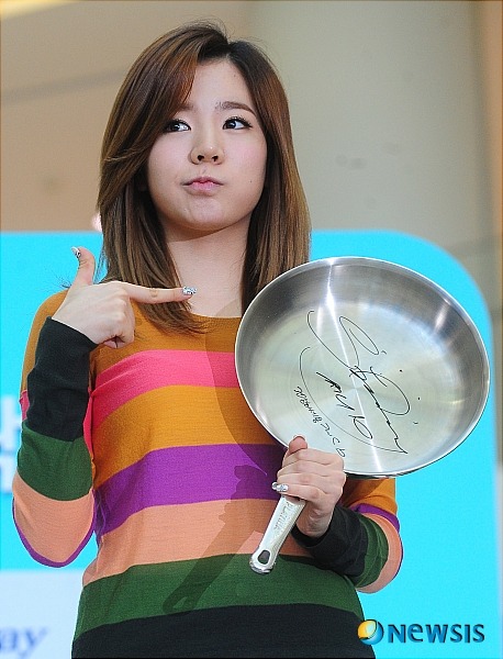 [IMG] Sunny ~ Evento de Caridad Tumblr_lsbgcwxFdb1qgvw6g