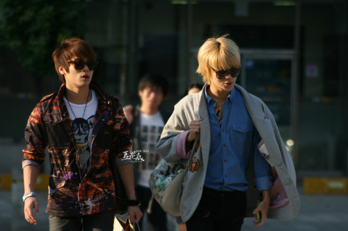 011011 JongTae de compras @ Apgujeong Tumblr_lseak5yIDn1qcl8qx