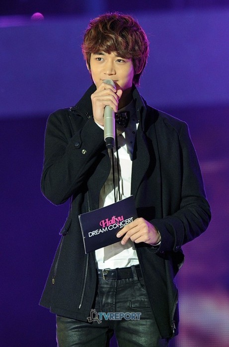 [IMG/031011] Host Minho @ Hallyu Wave Dream Tumblr_lshi7eVoRy1qcl8qx