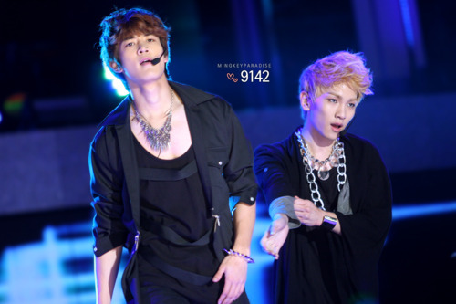 111003 SHINee @ Hallyu Wave Dream Concert  Tumblr_lsjan8cchq1qcl8qx