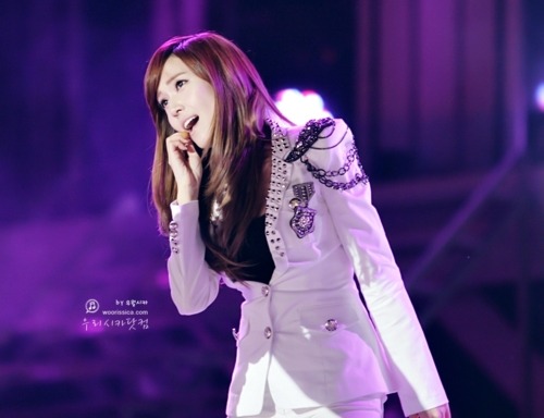 [SICAISM][06-11-2011] /♀♂♥ღஐ:._Full House [ Jessica Jung ] Vạn Người Mê Ngàn người chết _.:ღஐ♥♀♂  Tumblr_lsovsdCNfa1qhn1d8