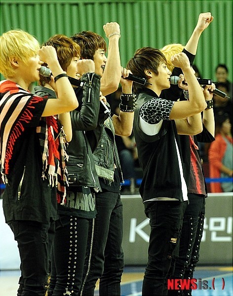 111016 SHINee @ Seoul Samsung Thunders Basketball Team Tumblr_lt63t8gkip1qcl8qx