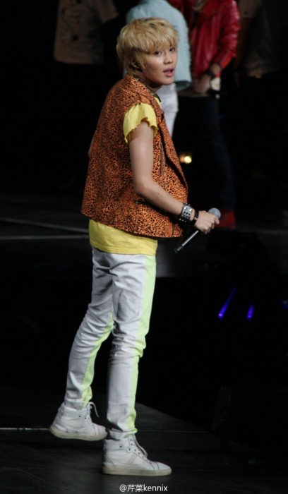 [24-10-2011][pics/ vids] SHINee TẠI SMTown Tumblr_ltkiqbs11y1qcl8qx