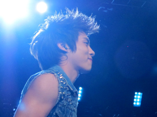 111023 Jonghyun @ SMTOWN NY Tumblr_ltmb895szx1qd0fz8