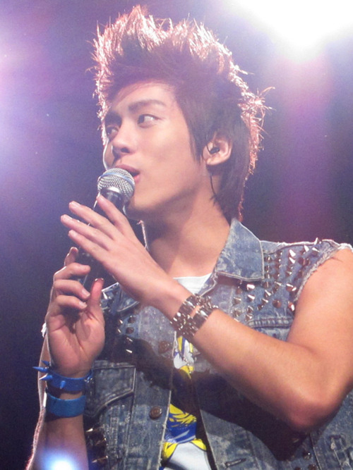 111023 Jonghyun @ SMTOWN NY Tumblr_ltmb8fw0xn1qd0fz8