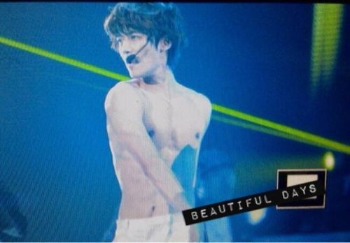 [111027] Minho@ SHINee World in Nagoya Tumblr_ltq65ytDLa1qcl8qx