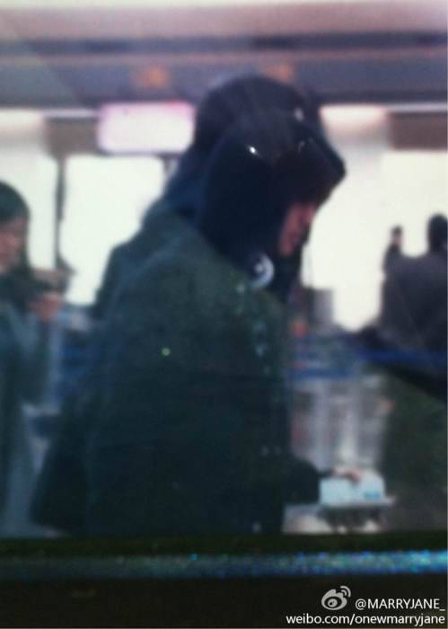 SHINING SHINee on their way to London @ Incheon Airport 111101 Tumblr_ltytx8vFRr1qcl8qx