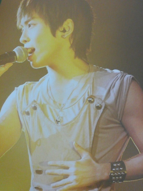 SHINee - SMTOWN Live Tour Photobook (preview) Tumblr_lu8o6tTooZ1qcl8qx