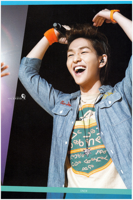 [Scans] Onew SHINee SM Town photobook Tumblr_ludifdyCee1qcl8qx