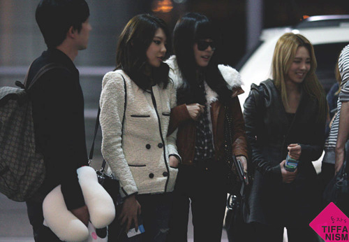 [PICS] SNSD @ Incheon Airport  Tumblr_luj1nqd04B1qafhgj