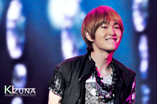 Good Looking Leader Onew @ K-Friends Taiwan #2 Tumblr_lv58awisCg1qcl8qx