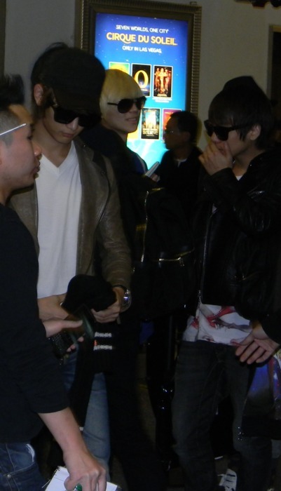 111126 SHINee @ Airport (Las vegas) Tumblr_lvagh6mVTW1qcwex0