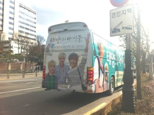 Onew, Key and Taemin @ Travel Book in Barcelona Bus Advertisement  Tumblr_lvilkie6c81qcl8qx