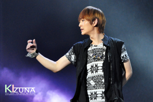 Good Looking Leader Onew @ K-Friends Taiwan  #3 Tumblr_lvixsec2SG1qcl8qx