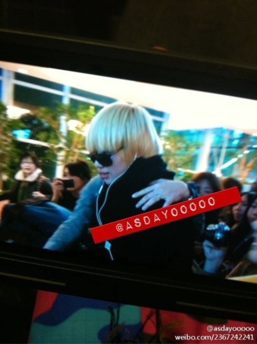 111206 Taemin arrived @ Japan Haneda Airport Tumblr_lvshs2Z9zt1qkzxlw