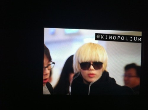 111206 Taemin arrived @ Japan Haneda Airport Tumblr_lvshtgbh2Z1qkzxlw