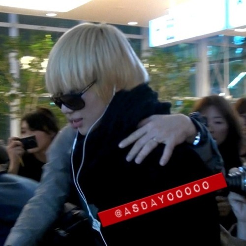 111206 Taemin arrived @ Japan Haneda Airport Tumblr_lvshy9BlJD1qkzxlw