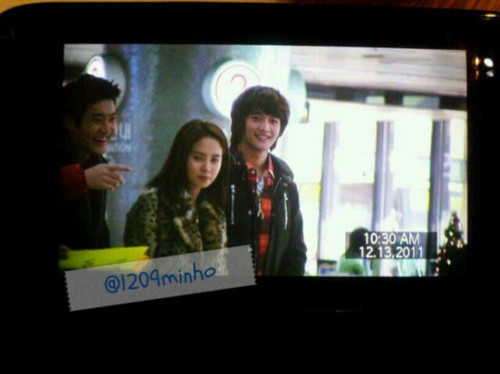 Minho filming for Running Man 111213 Tumblr_lw4kkgLmAU1qcl8qx