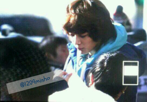 Minho filming for Running Man 111213 Tumblr_lw4nzz3Z8L1qcl8qx