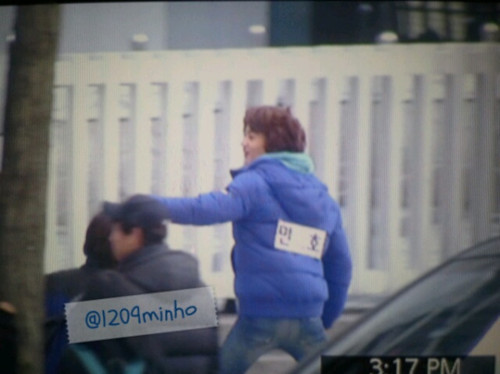 Minho filming for Running Man 111213 Tumblr_lw4wjsAJVA1qcl8qx