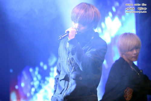 Lovely Leader Onew @ Lotte World 7th Pre-Christmas Festival Tumblr_lwam8yb9WT1qcl8qx