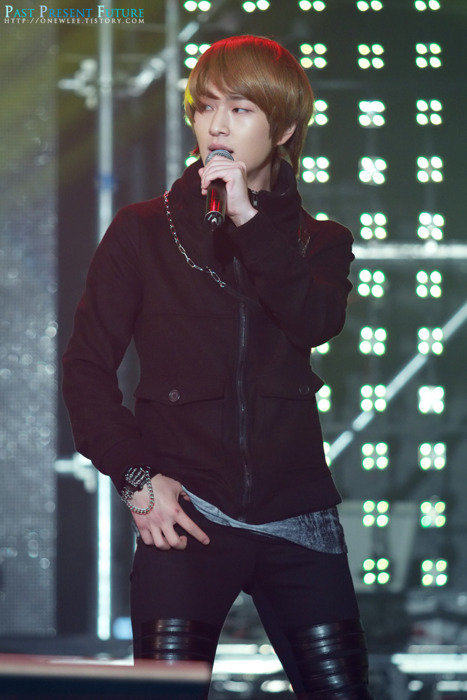 Lovely Leader Onew @ Lotte World 7th Pre-Christmas Festival #5 Tumblr_lwk68duZxg1qcl8qx