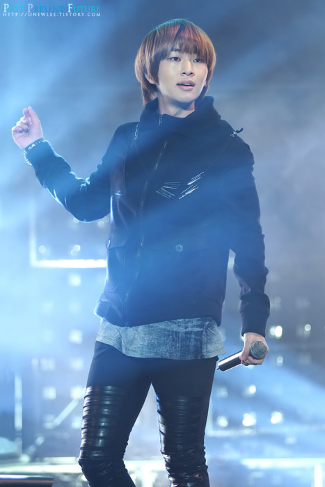 Lovely Leader Onew @ Lotte World 7th Pre-Christmas Festival #5 Tumblr_lwk68v4zHz1qcl8qx