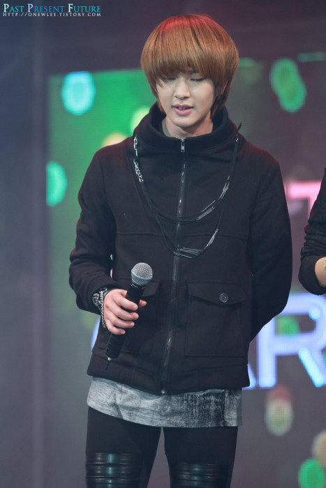 Lovely Leader Onew @ Lotte World 7th Pre-Christmas Festival #5 Tumblr_lwk69cBhla1qcl8qx