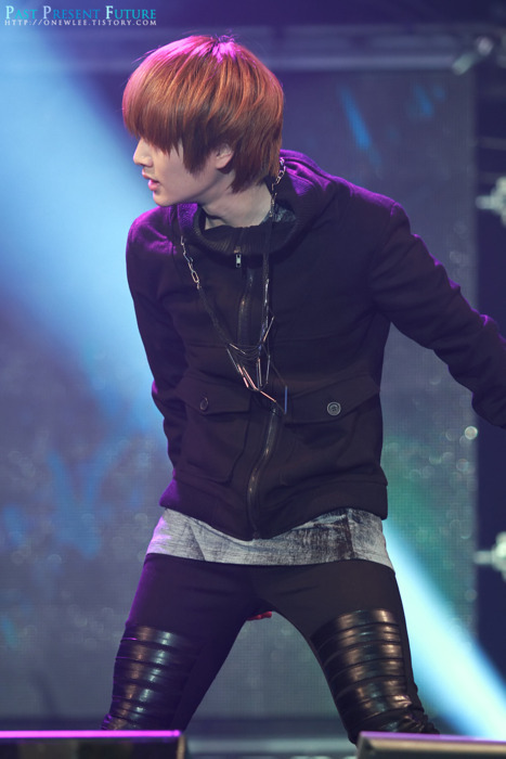 Lovely Leader Onew @ Lotte World 7th Pre-Christmas Festival #5 Tumblr_lwk69rdiFV1qcl8qx