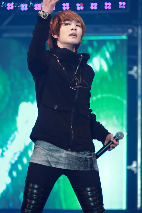 Lovely Leader Onew @ Lotte World 7th Pre-Christmas Festival #5 Tumblr_lwk6a6vcz31qcl8qx