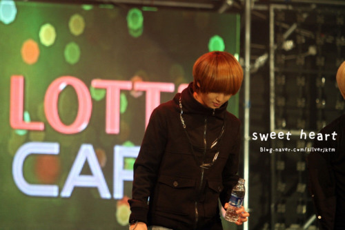 Lovely Leader Onew @ Lotte World 7th Pre-Christmas Festival #5 Tumblr_lwk6buMdky1qcl8qx