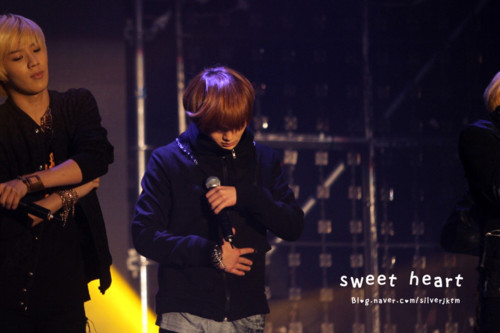 Lovely Leader Onew @ Lotte World 7th Pre-Christmas Festival #5 Tumblr_lwk6bzYz1G1qcl8qx