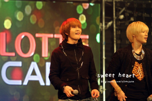 Lovely Leader Onew @ Lotte World 7th Pre-Christmas Festival #5 Tumblr_lwk6c9MUiS1qcl8qx