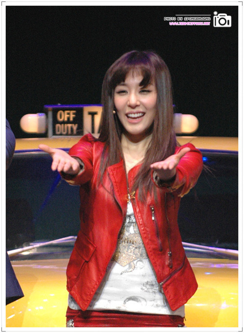 [PIC][23-01-2012]HÌNH ẢNH CỦA TIFFANY TRONG VỞ "FAME"  - Page 4 Tumblr_lwkf44xxOy1qcaqtr