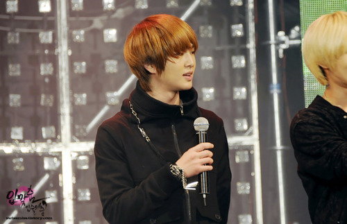 Lovely Leader Onew @ Lotte World 7th Pre-Christmas Festival #6 Tumblr_lwmy1yoGPE1qcl8qx