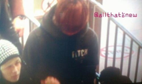 111223 Onew @ Gimpo Airport yendo a Japon Tumblr_lwn9yrpdBt1qcl8qx