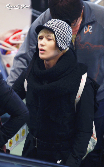 111223 Taemin @ Gimpo Airport yendo a Japon Tumblr_lwnvi25eMI1qcl8qx