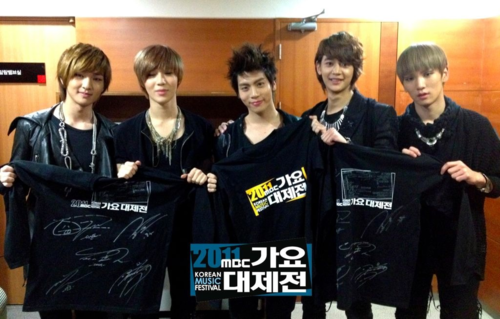 SHINee - novo estilo de cabelo Tumblr_lwvylhjrpv1qcondi