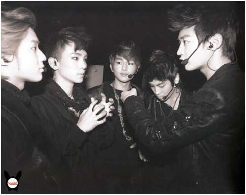 [Scans] SHINee - SHINee World Concert Photobook #2 Tumblr_lx0gm6Jw631qcl8qx