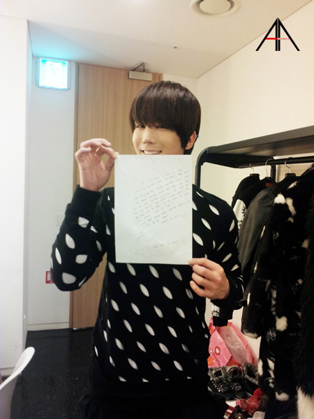 [PIC] Staff diary@fancafe 08.01.12 Tumblr_lxihodeUFo1qbzdsu