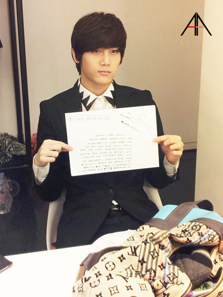 [PIC] Staff diary@fancafe 10.01.12  Tumblr_lxm322RRpc1qbzdsu